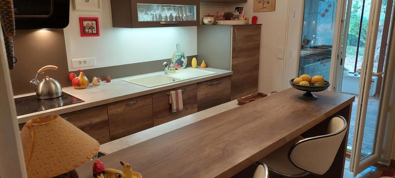 Etxe Laminak Bed & Breakfast Систерон Екстериор снимка